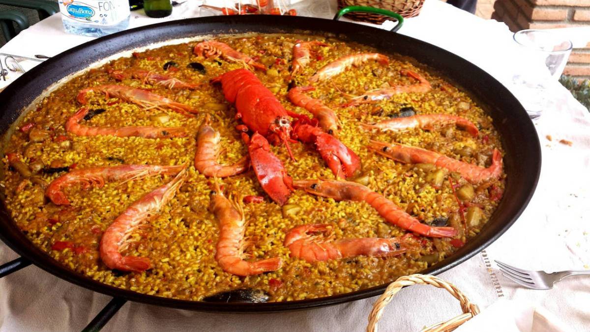 A Taste of Valencia: The Ultimate Guide to Paella, Tapas, and Local Delicacies