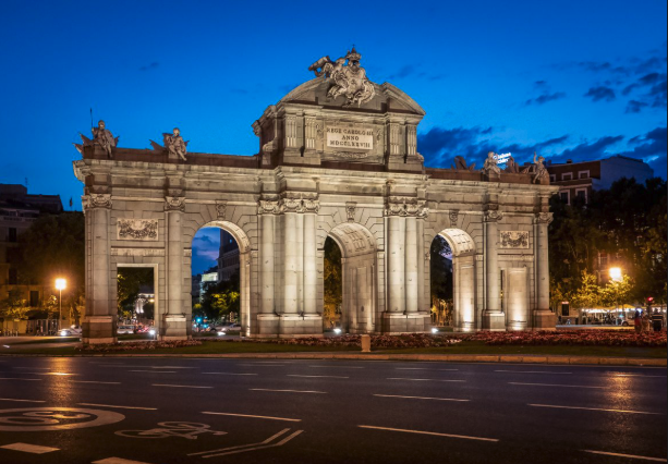Dining Delights Near Puerta de Alcalá in Madrid